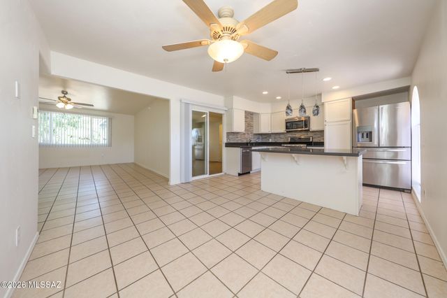9530 E 42nd Street, Tucson, AZ 85730