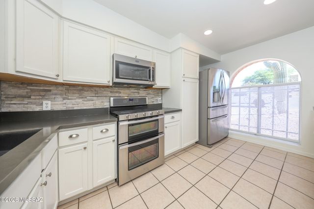 9530 E 42nd Street, Tucson, AZ 85730