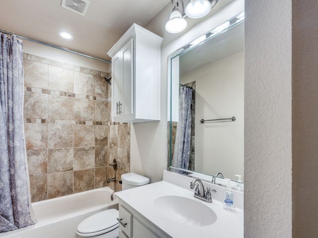 2209 Highland Villa Lane, Arlington, TX 76012