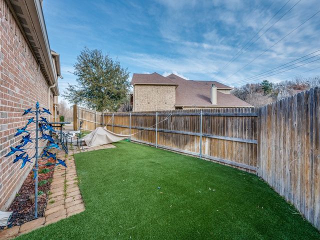 2209 Highland Villa Lane, Arlington, TX 76012