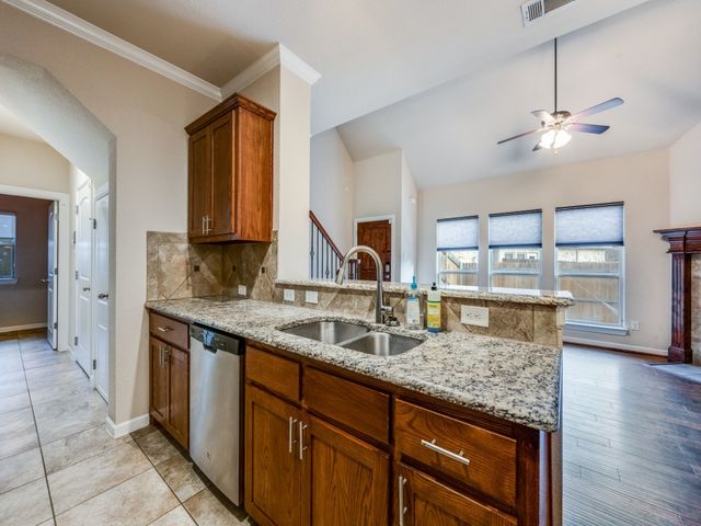 2209 Highland Villa Lane, Arlington, TX 76012