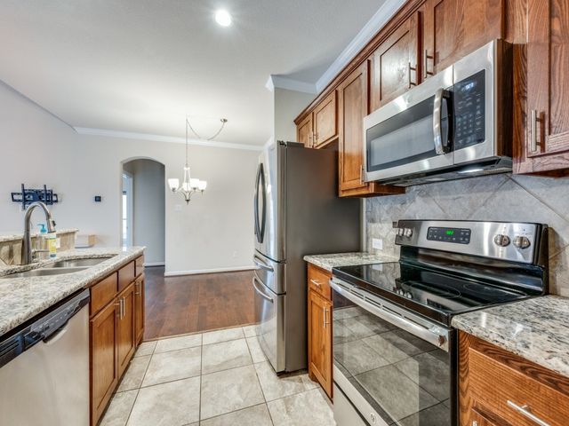 2209 Highland Villa Lane, Arlington, TX 76012