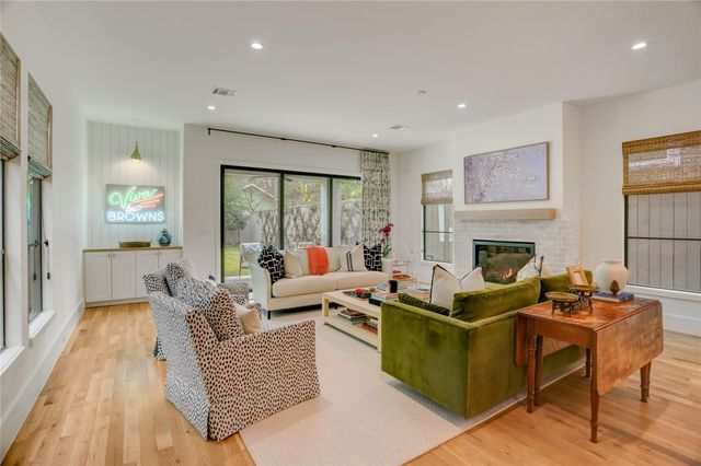 1014 Ashland Street, Houston, TX 77008