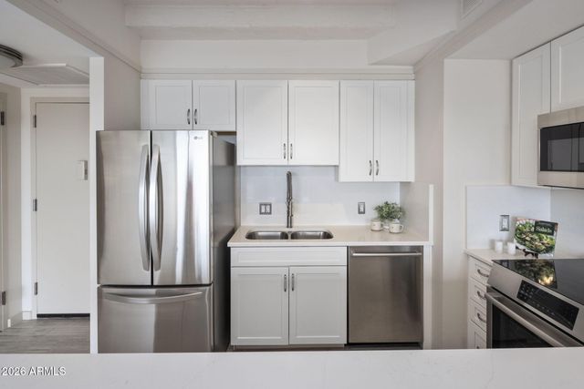4750 N CENTRAL Avenue L17, Phoenix, AZ 85012