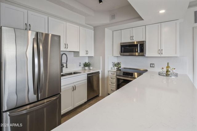 4750 N CENTRAL Avenue L17, Phoenix, AZ 85012