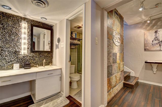 502 E Avenue J C, Grand Prairie, TX 75050