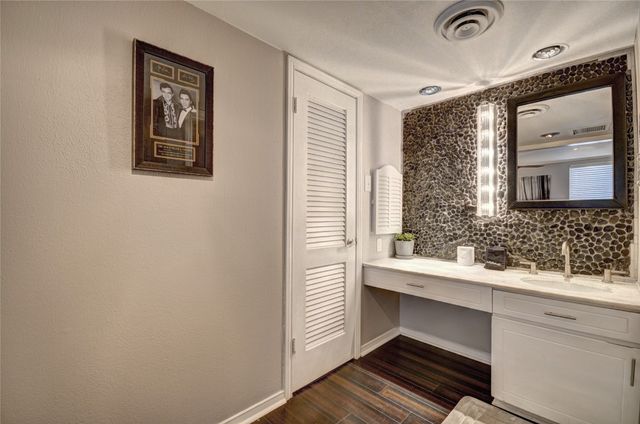 502 E Avenue J C, Grand Prairie, TX 75050