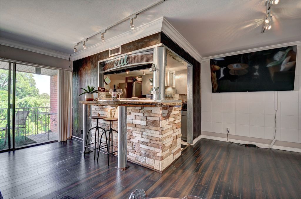 502 E Avenue J C, Grand Prairie, TX 75050