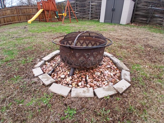 1303 LONDON DR, Columbia, MO 65203