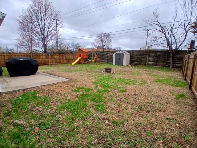 1303 LONDON DR, Columbia, MO 65203