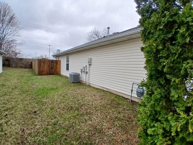 1303 LONDON DR, Columbia, MO 65203