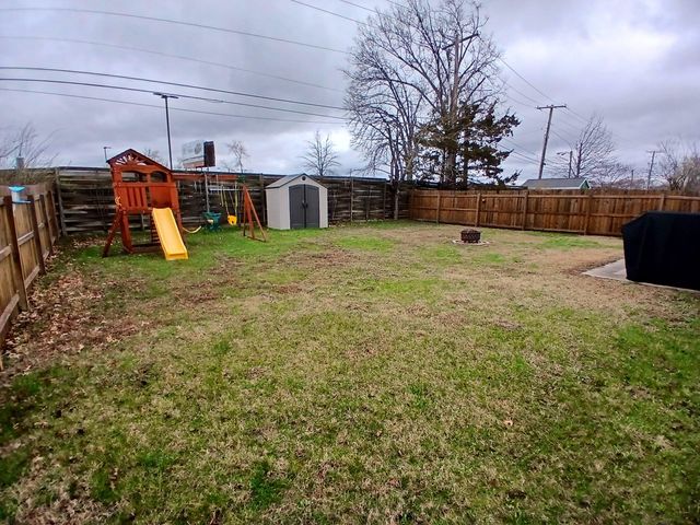 1303 LONDON DR, Columbia, MO 65203