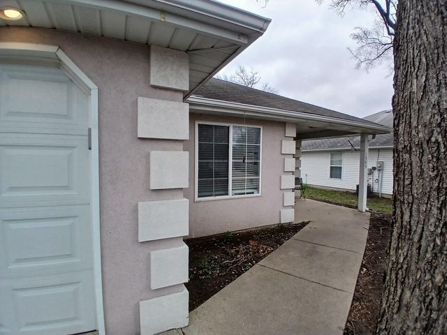 1303 LONDON DR, Columbia, MO 65203