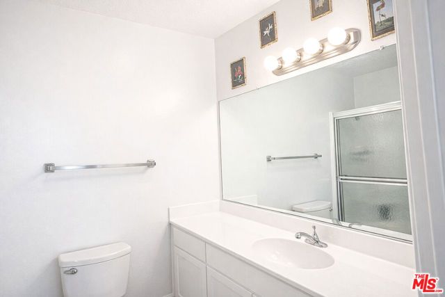 9014 Burnet Avenue 208, North Hills (los Angeles), CA 91343