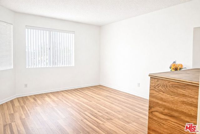 9014 Burnet Avenue 208, North Hills (los Angeles), CA 91343