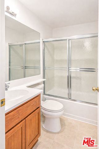 9014 Burnet Avenue 208, North Hills (los Angeles), CA 91343