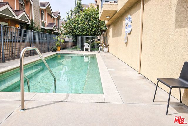 9014 Burnet Avenue 208, North Hills (los Angeles), CA 91343