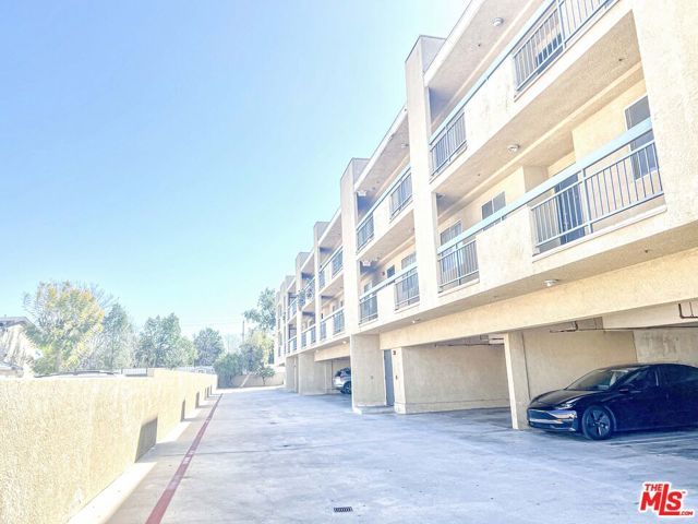 9014 Burnet Avenue 208, North Hills (los Angeles), CA 91343