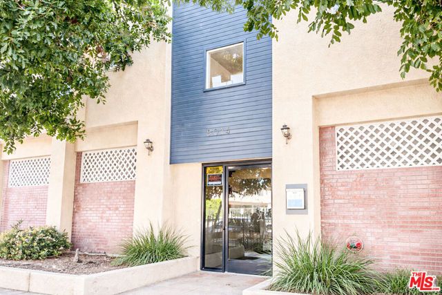 9014 Burnet Avenue 208, North Hills (los Angeles), CA 91343