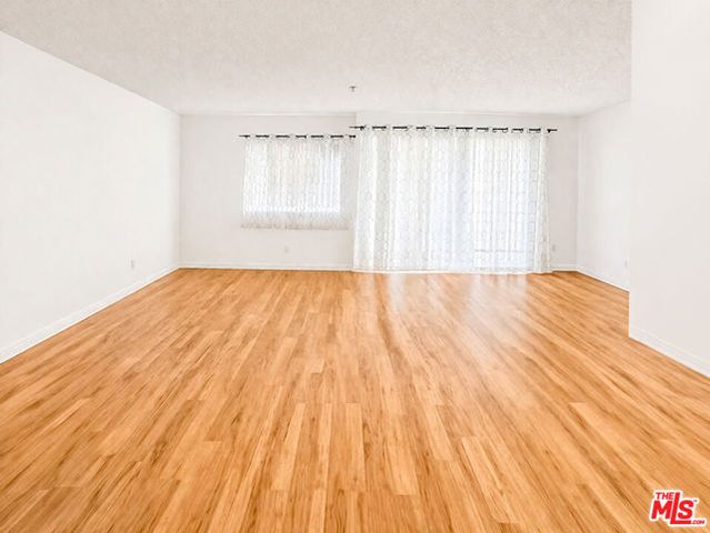 9014 Burnet Avenue 208, North Hills (los Angeles), CA 91343