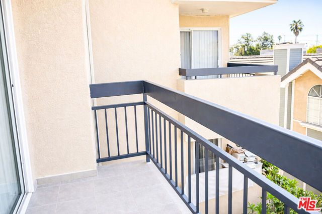 9014 Burnet Avenue 208, North Hills (los Angeles), CA 91343