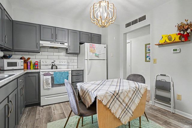 1728 Manor Haus Ct Apt A2, Goshen, IN 46526