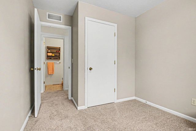 1728 Manor Haus Ct Apt A2, Goshen, IN 46526