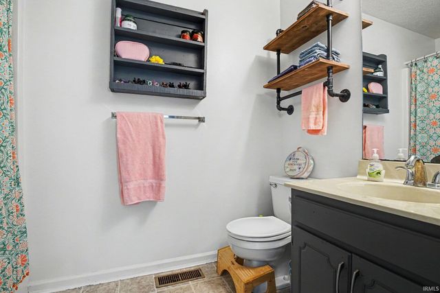 1728 Manor Haus Ct Apt A2, Goshen, IN 46526