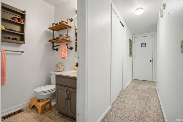 1728 Manor Haus Ct Apt A2, Goshen, IN 46526