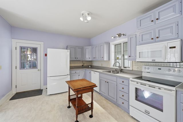 16 Cottage St, West Brookfield, MA 01585