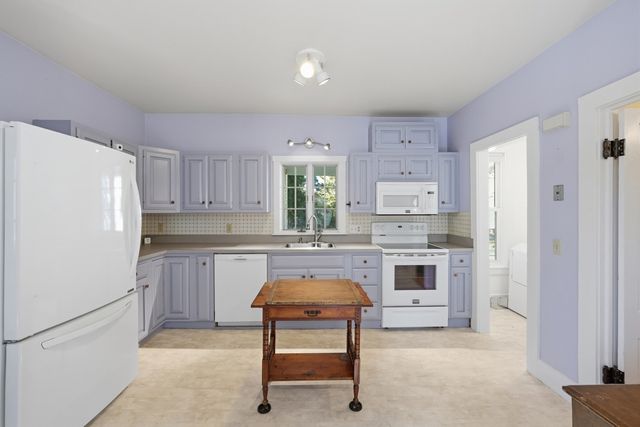 16 Cottage St, West Brookfield, MA 01585