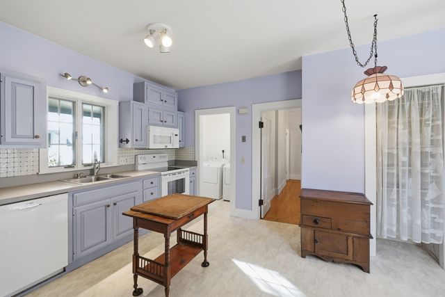 16 Cottage St, West Brookfield, MA 01585