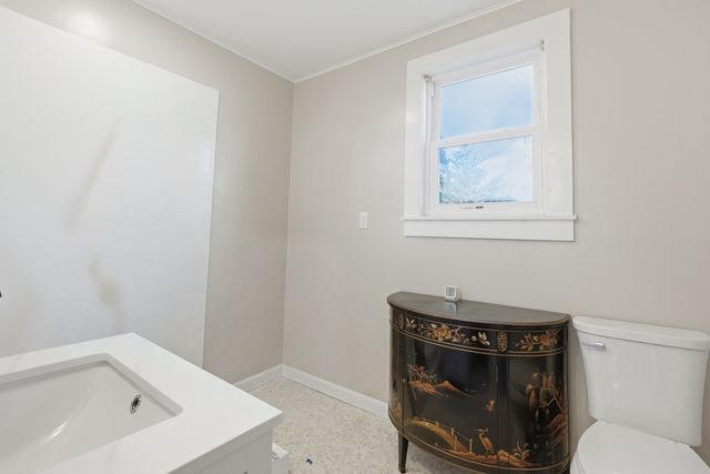 16 Cottage St, West Brookfield, MA 01585