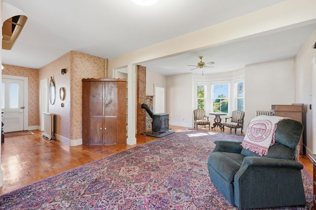 16 Cottage St, West Brookfield, MA 01585