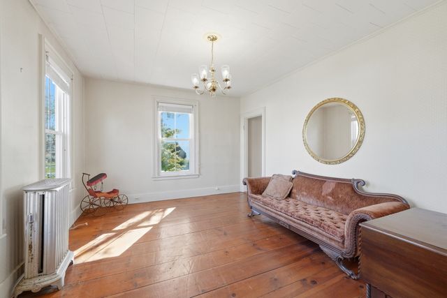 16 Cottage St, West Brookfield, MA 01585