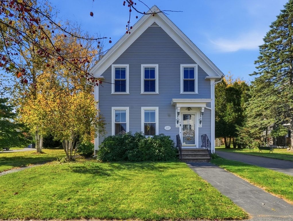 16 Cottage St, West Brookfield, MA 01585