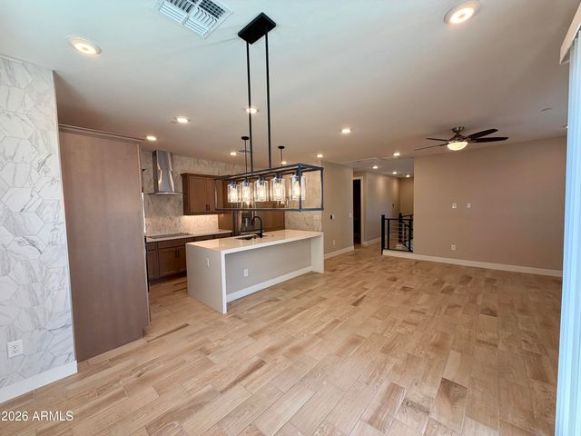 2121 W SONORAN DESERT Drive 1, Phoenix, AZ 85085