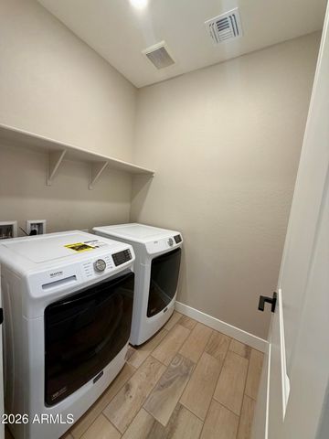 2121 W SONORAN DESERT Drive 1, Phoenix, AZ 85085