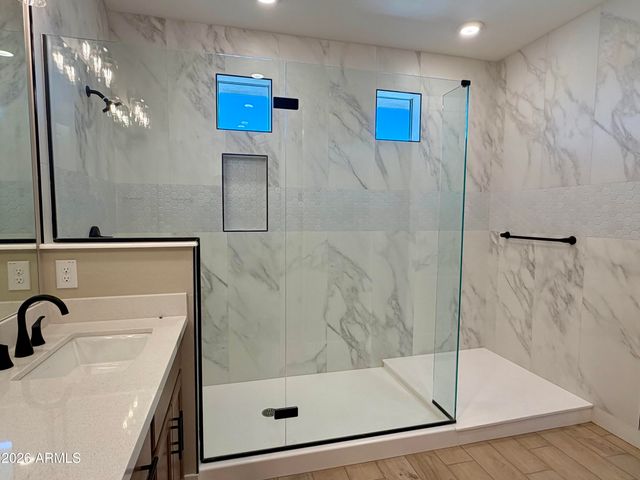 2121 W SONORAN DESERT Drive 1, Phoenix, AZ 85085