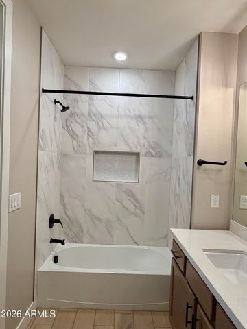 2121 W SONORAN DESERT Drive 1, Phoenix, AZ 85085