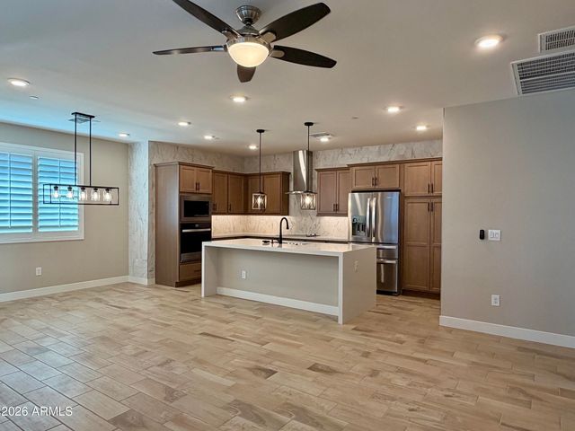 2121 W SONORAN DESERT Drive 1, Phoenix, AZ 85085
