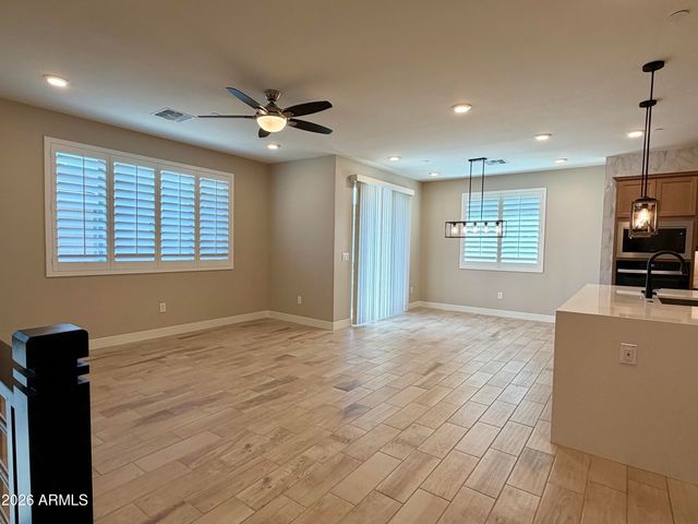 2121 W SONORAN DESERT Drive 1, Phoenix, AZ 85085
