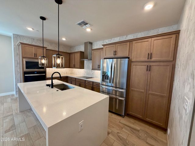 2121 W SONORAN DESERT Drive 1, Phoenix, AZ 85085