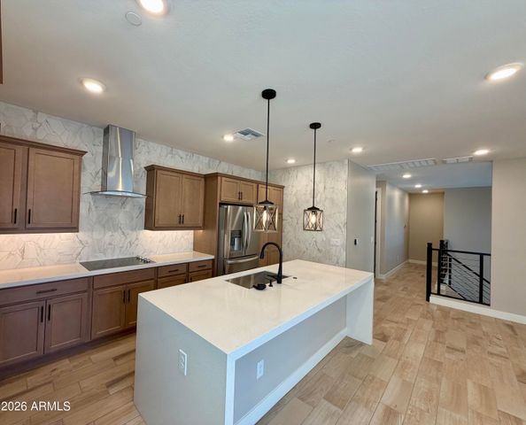 2121 W SONORAN DESERT Drive 1, Phoenix, AZ 85085