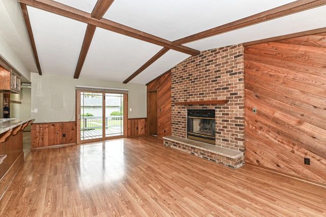 7806 W Bur Oak DRIVE, Franklin, WI 53132