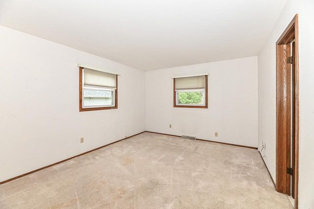 7806 W Bur Oak DRIVE, Franklin, WI 53132