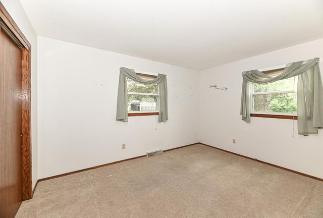 7806 W Bur Oak DRIVE, Franklin, WI 53132