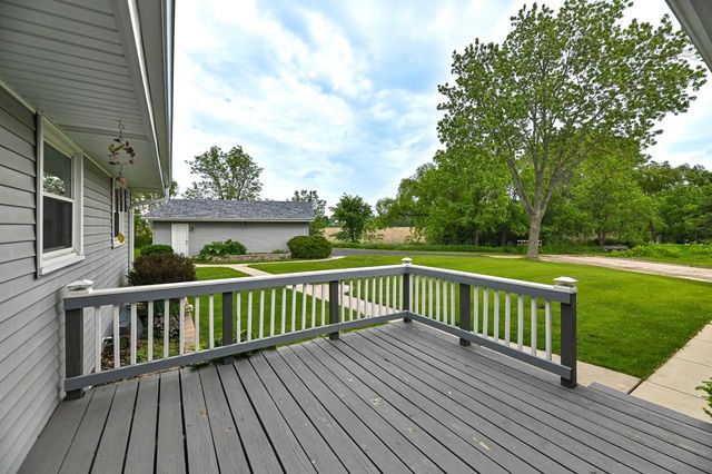 7806 W Bur Oak DRIVE, Franklin, WI 53132