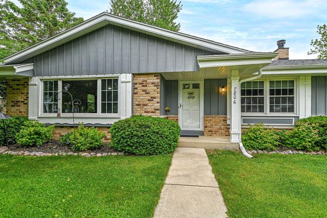 7806 W Bur Oak DRIVE, Franklin, WI 53132