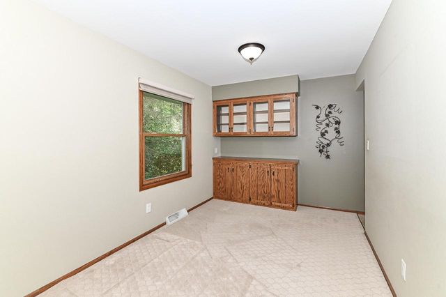 7806 W Bur Oak DRIVE, Franklin, WI 53132